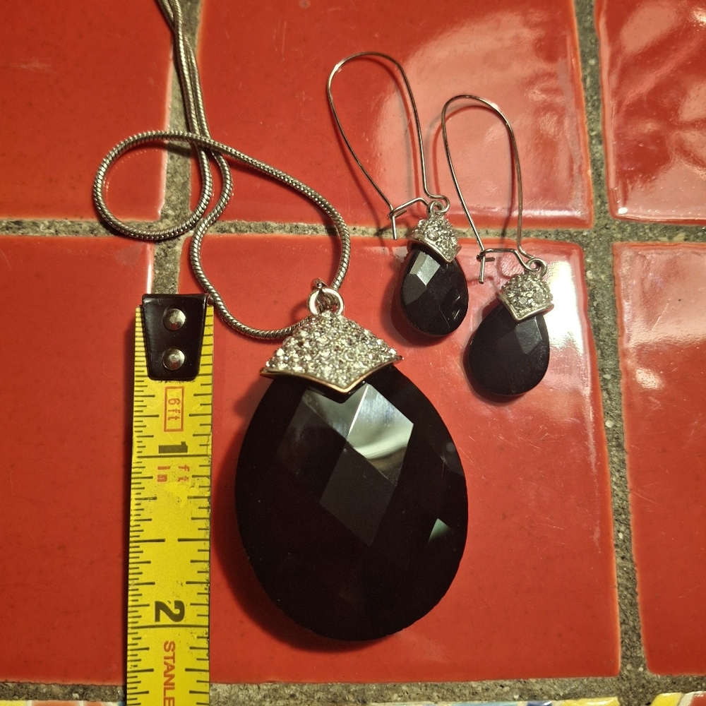 Black Cut Glass & Silver Jeweld Tear Drop Pendant 2" & Dangle Earrings 32" Chain